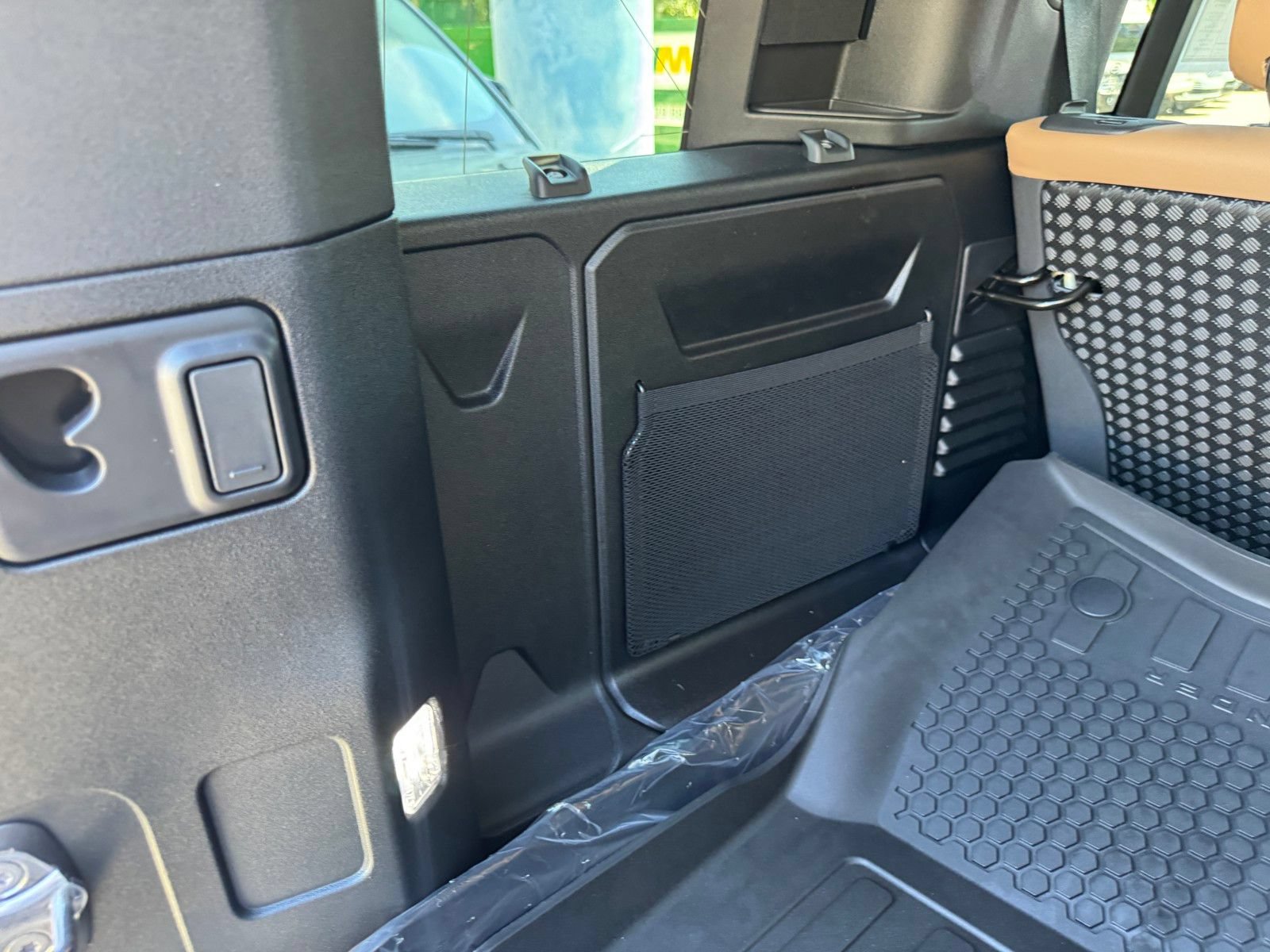 New 2026 Land Rover Defender 110 X-Dynamic SE AWD/4WD image 11