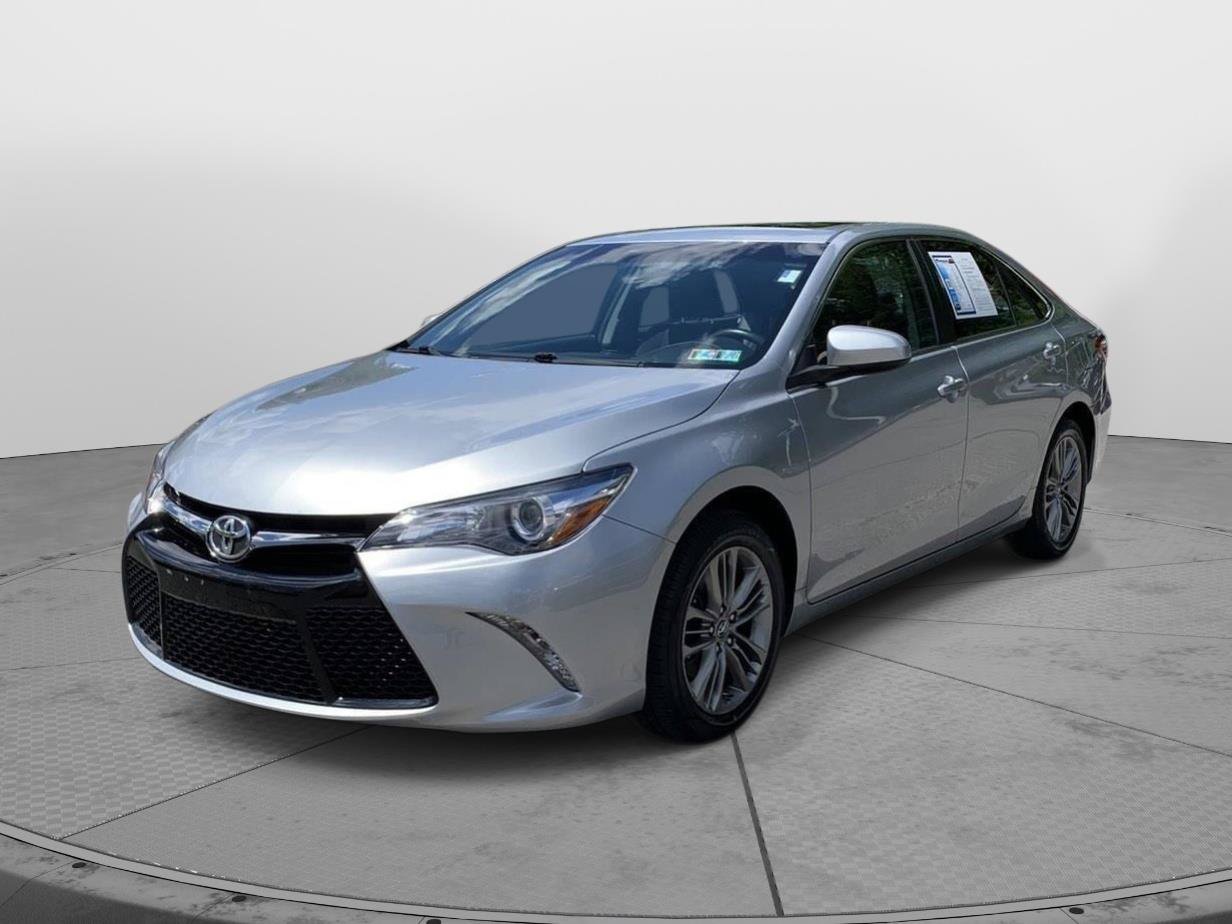 Used 2017 Toyota Camry SE w/ Moonroof Package FWD image 7