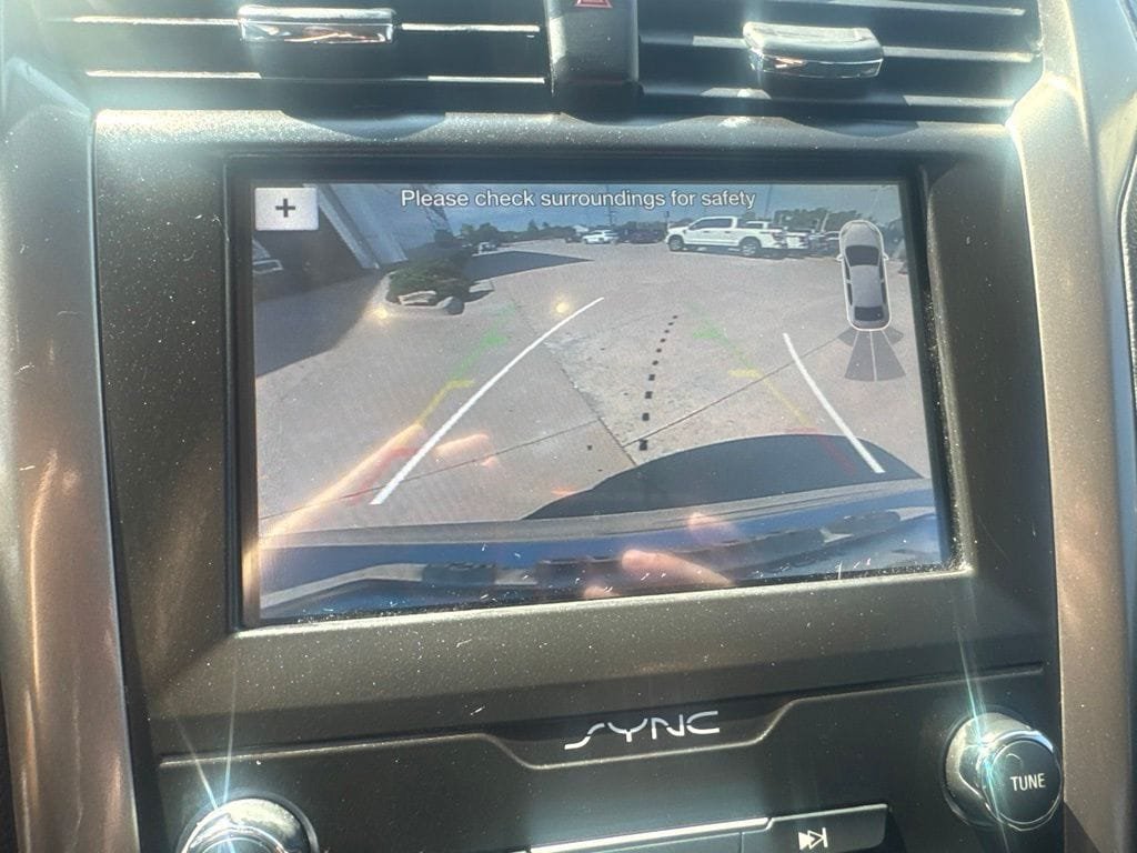 Used 2019 Ford Fusion SE FWD image 11