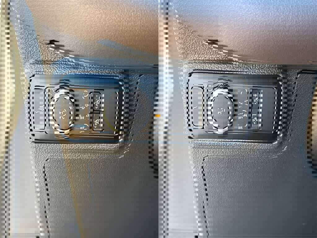 Used 2025 Ford Explorer Platinum w/ Ultimate Package image 34