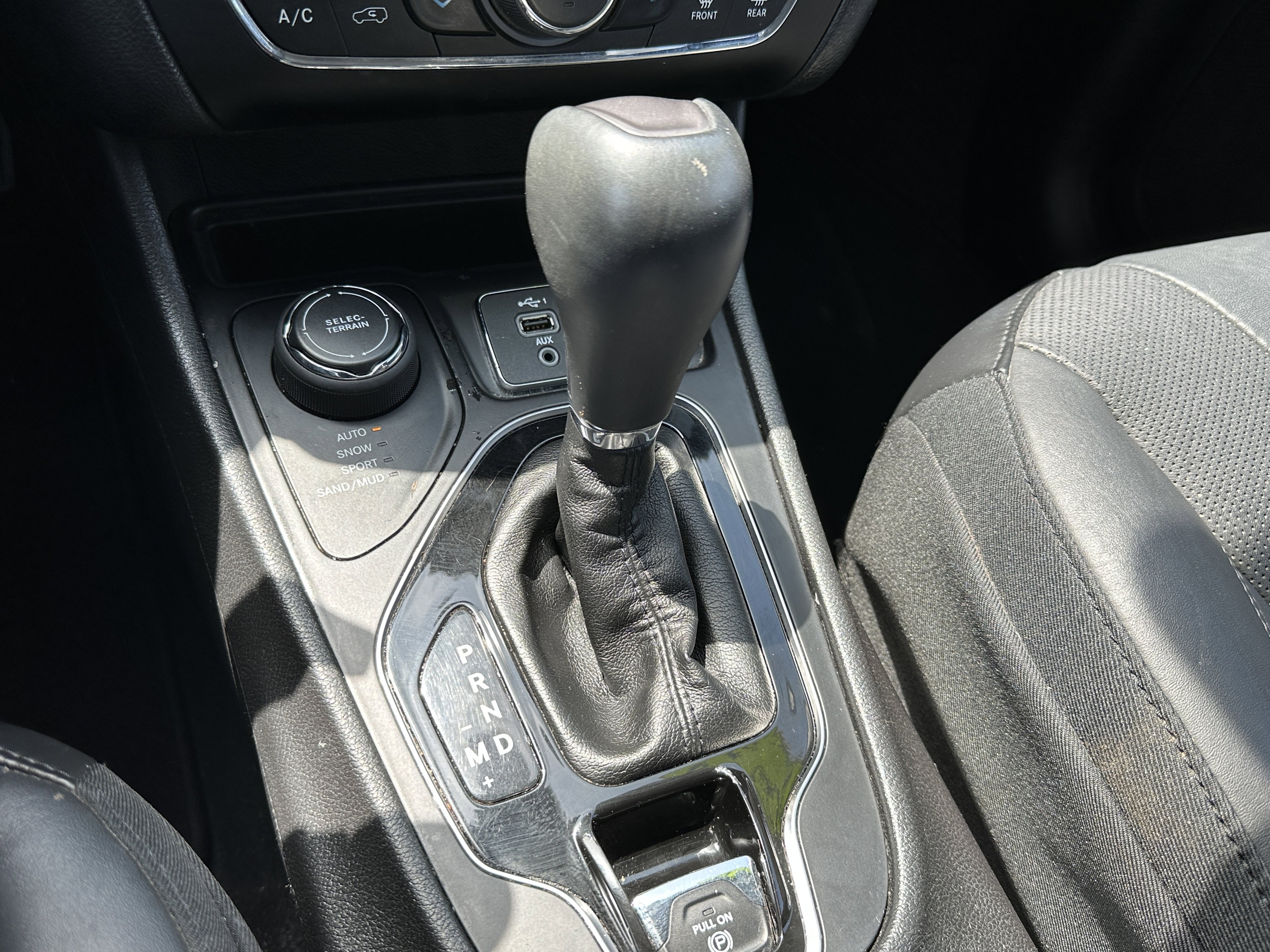 Used 2019 Jeep Cherokee Limited AWD/4WD image 33