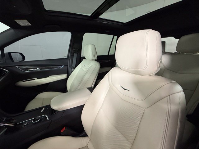 Used 2022 Cadillac XT6 Sport w/ Technology Package AWD/4WD image 6