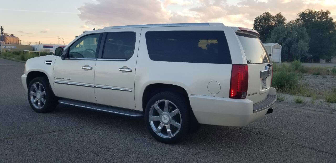 Used 2007 Cadillac Escalade ESV AWD w/ Information Package image 4
