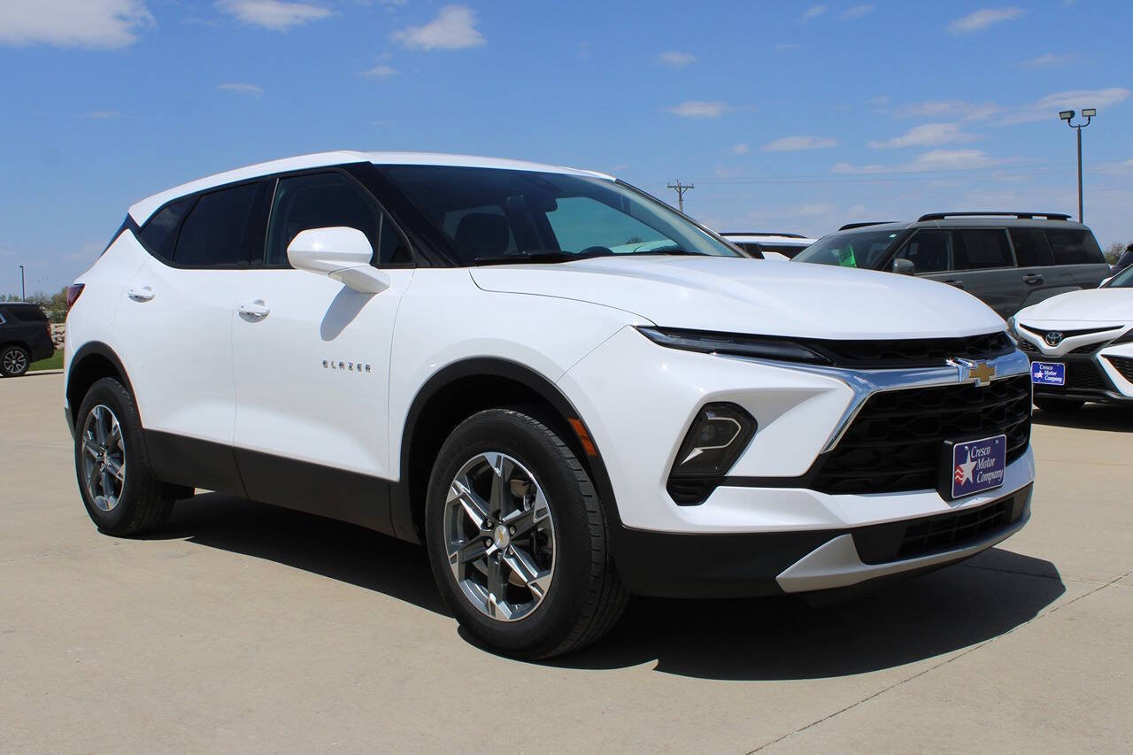 Used 2025 Chevrolet Blazer LT AWD/4WD image 3