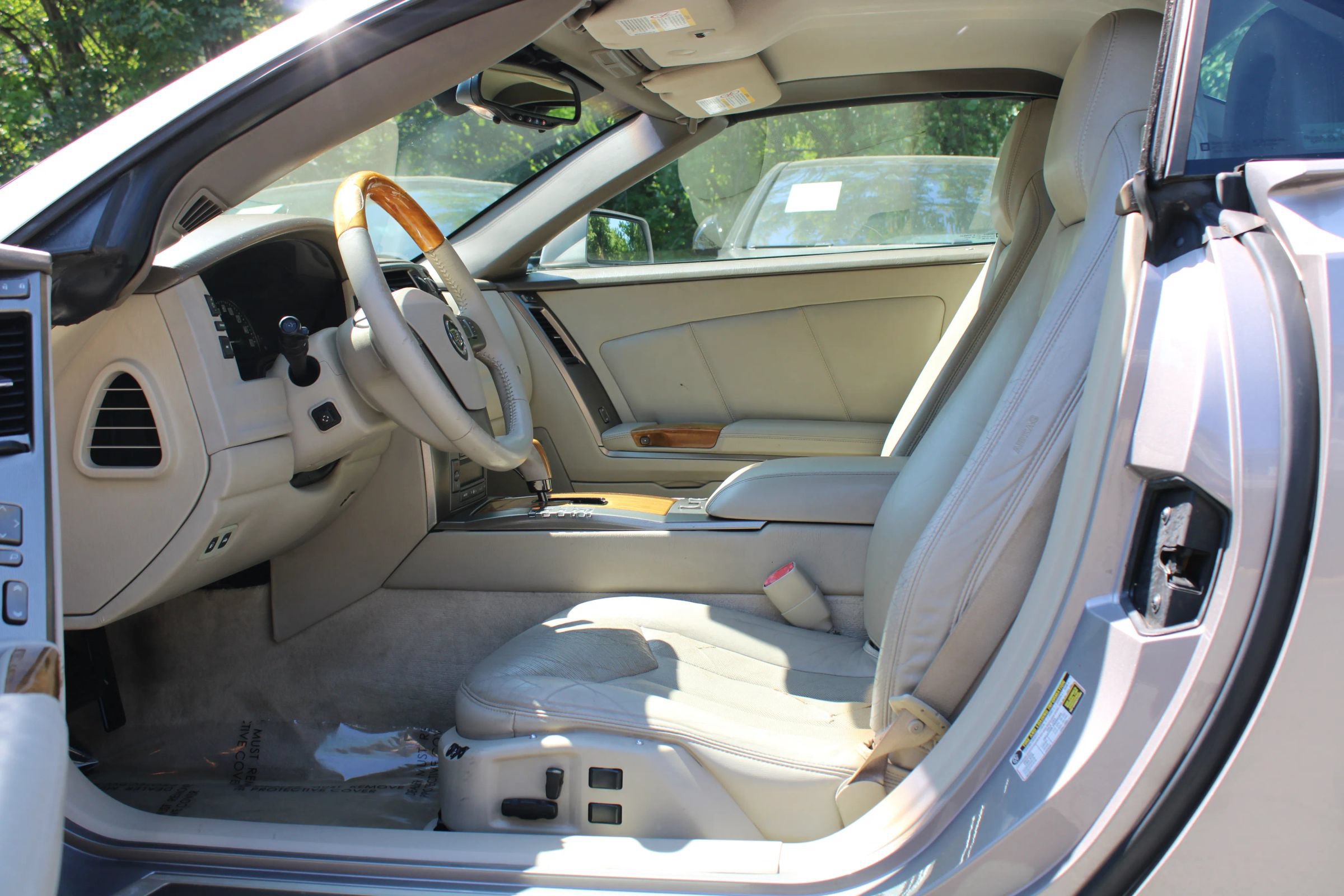 Used 2005 Cadillac XLR RWD image 14