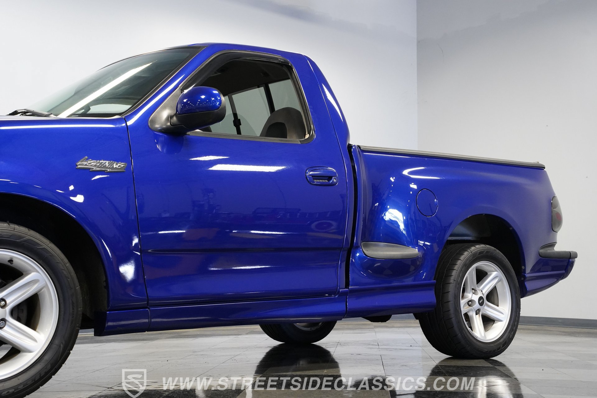 Used 2003 Ford F150 Lightning RWD image 23