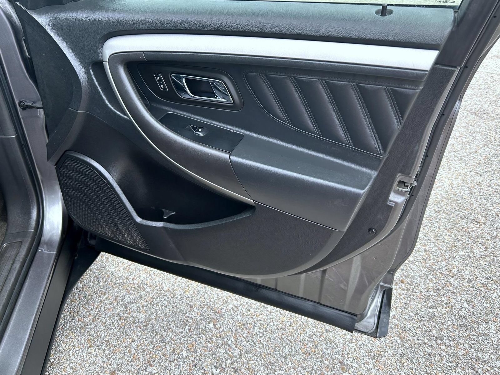 Used 2013 Ford Taurus SEL FWD image 14