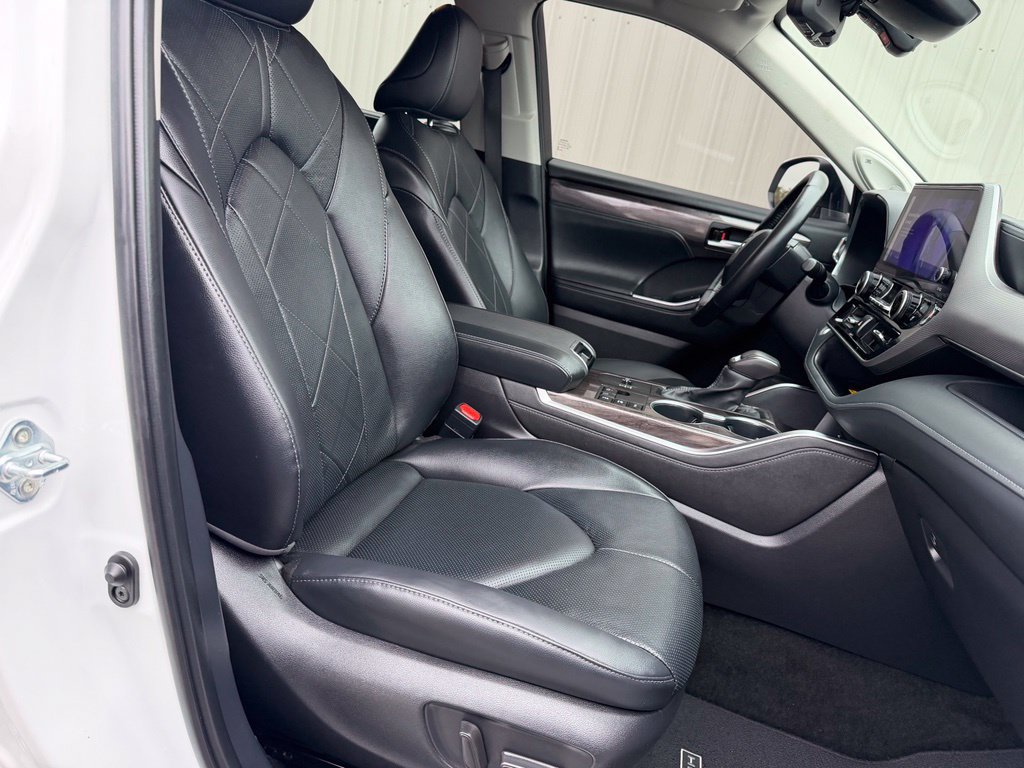 Used 2024 Toyota Highlander Platinum AWD/4WD image 15