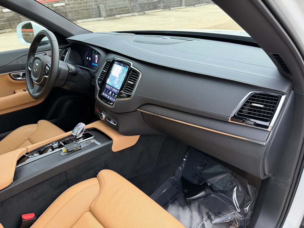 Certified 2025 Volvo XC90 T8 Ultra w/ Protection Package Premier AWD/4WD image 21