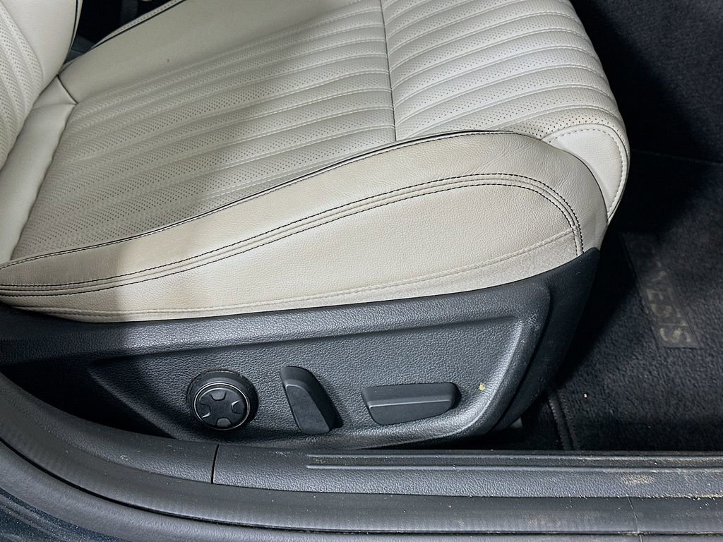 Used 2023 Genesis G70 2.0T w/ Sport Prestige Package image 24