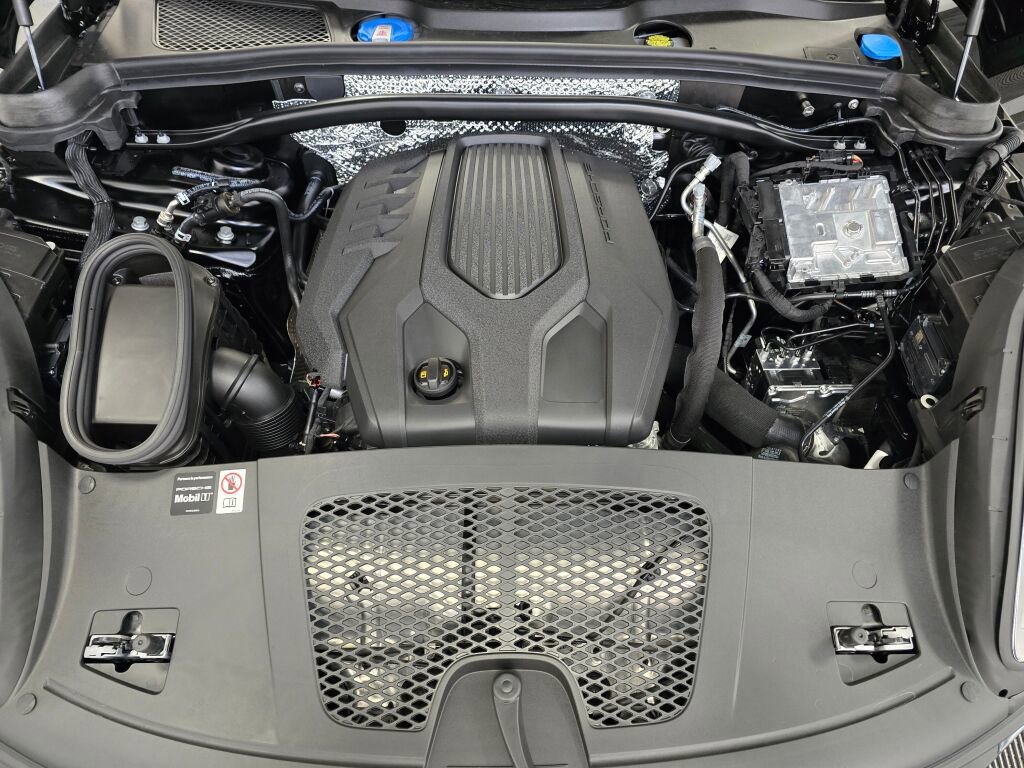 New 2025 Porsche Macan image 10