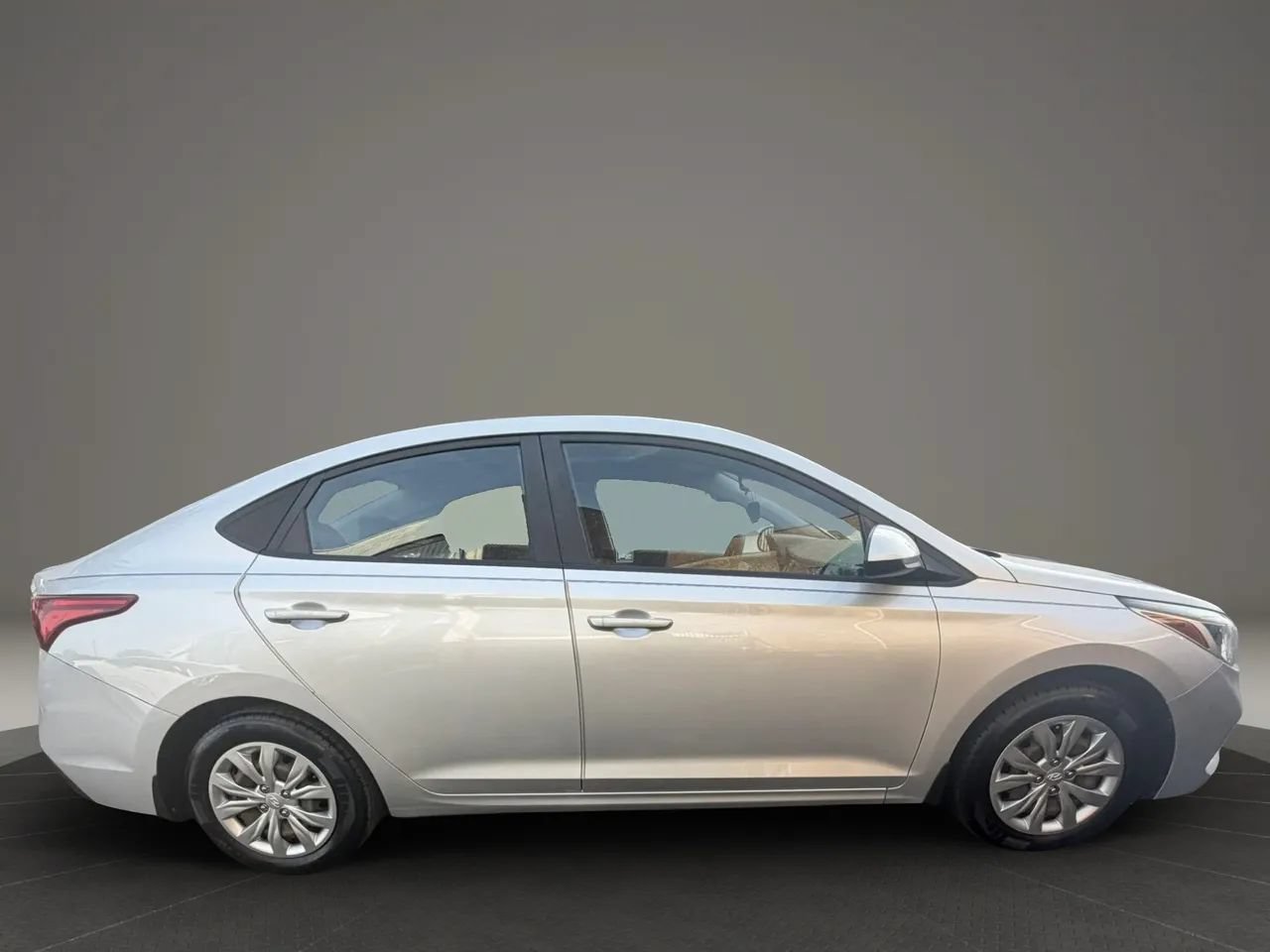 Used 2019 Hyundai Accent SE FWD image 4