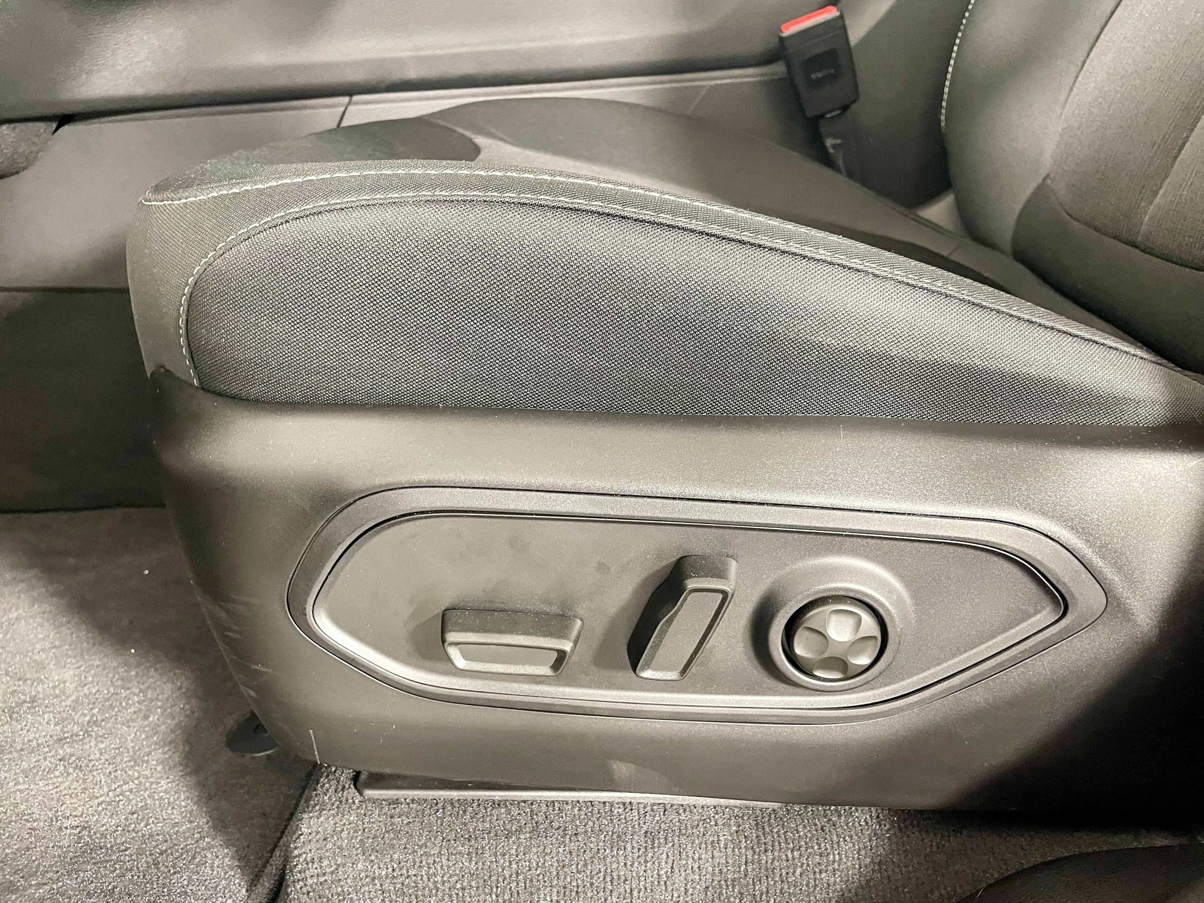 Certified 2025 Jeep Grand Cherokee Laredo image 16