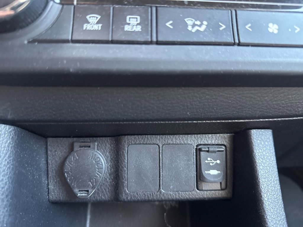 Used 2014 Toyota Corolla LE image 21