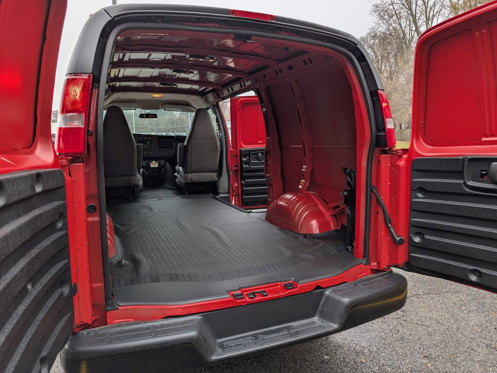 New 2025 GMC Savana 3500 image 30