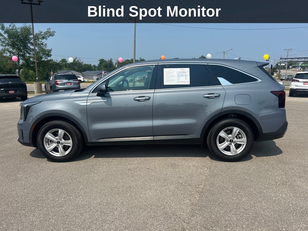 Used 2024 Kia Sorento LX FWD image 2