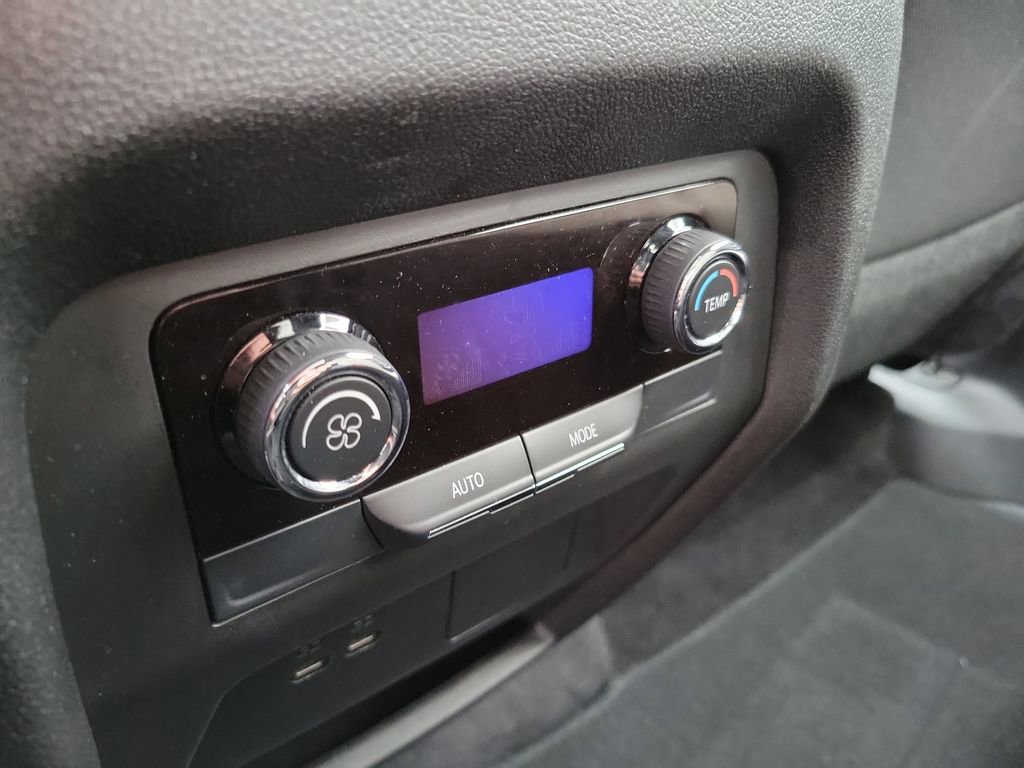 Used 2025 Chevrolet Traverse LT image 14