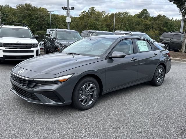 Used 2025 Hyundai Elantra Blue image 3