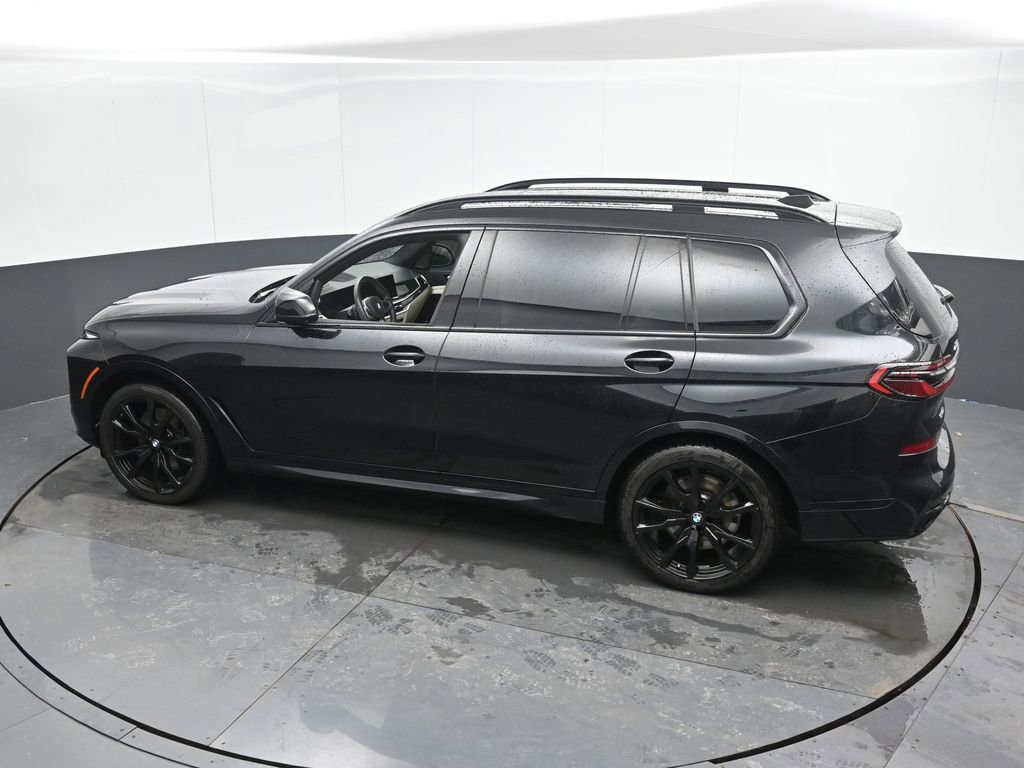 Used 2025 BMW X7 M60i image 46