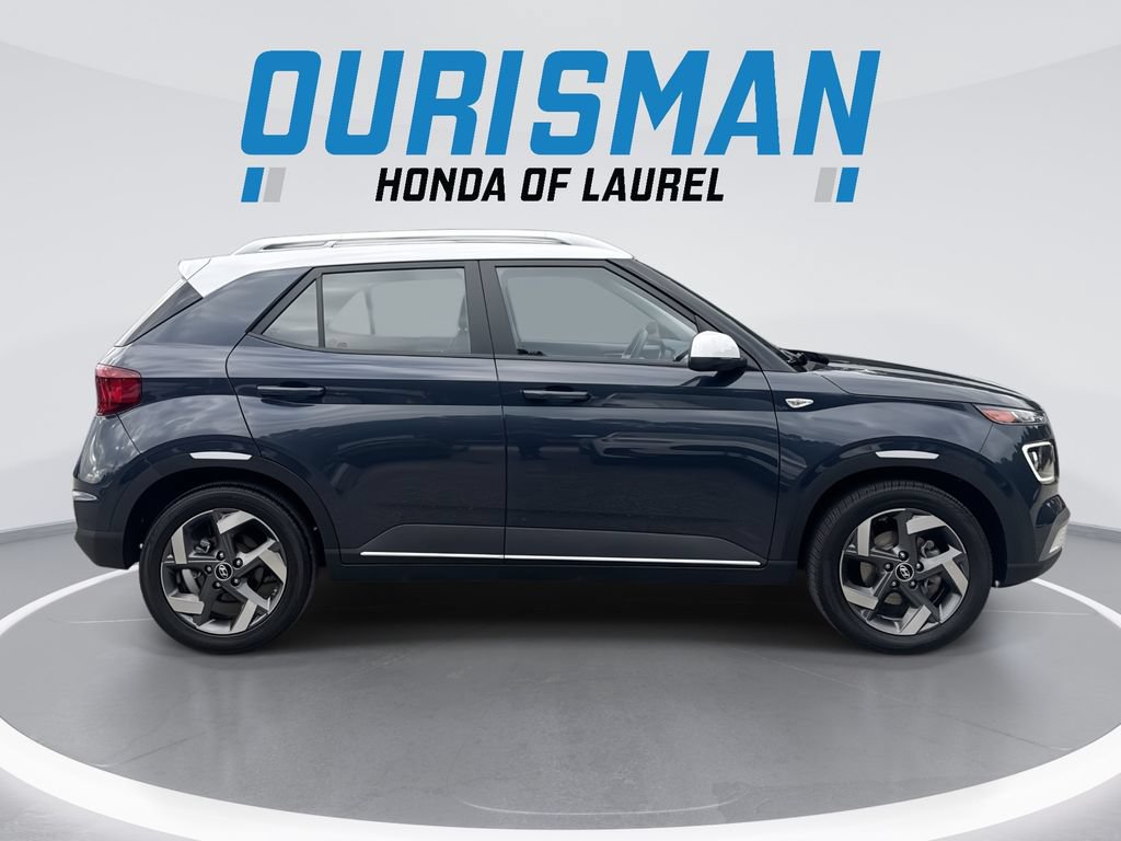 Used 2023 Hyundai Venue Limited FWD image 9