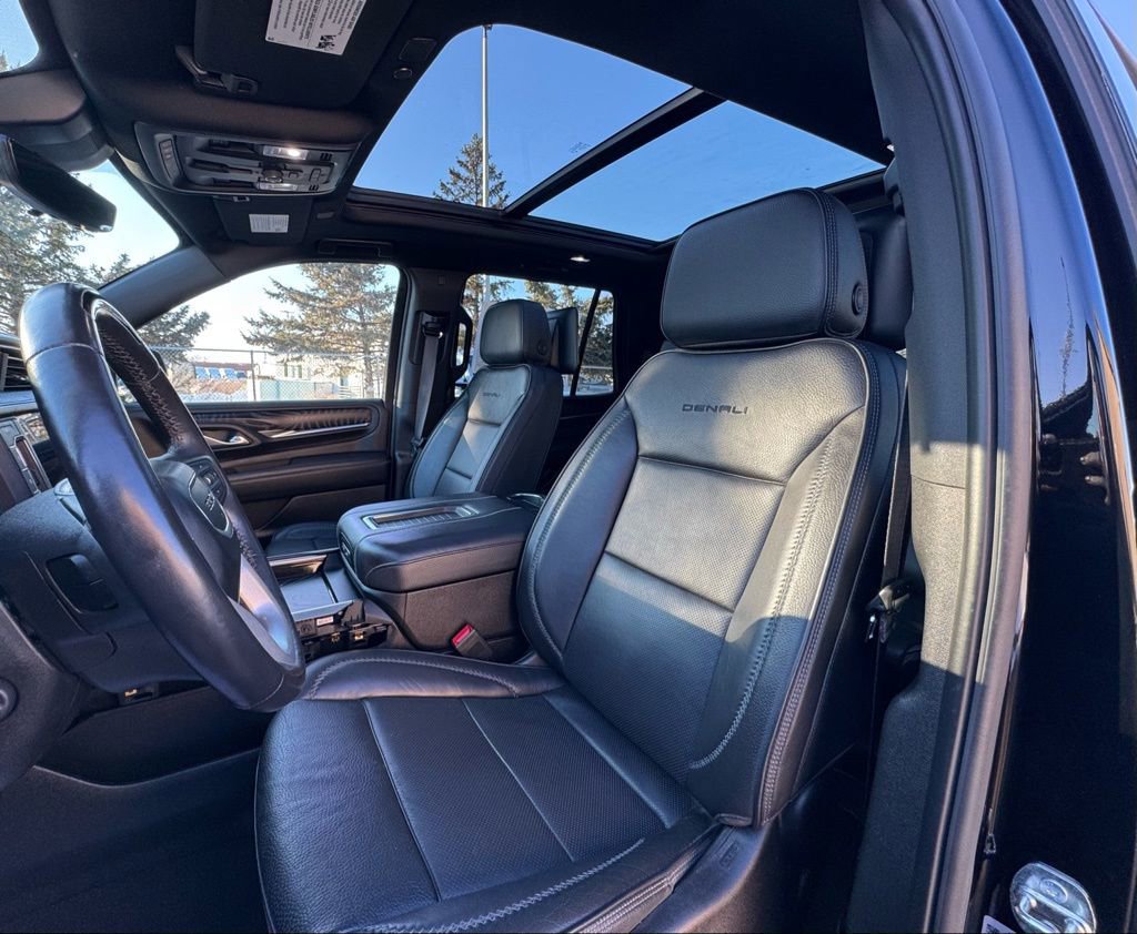 Used 2023 GMC Yukon Denali w/ Denali Reserve Package image 18