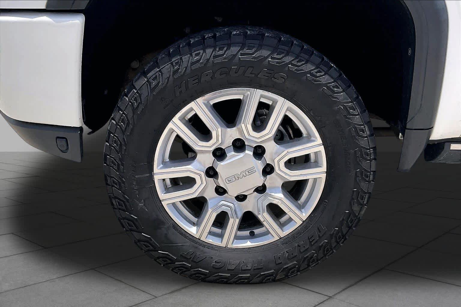 Used 2022 GMC Sierra 2500 Denali w/ Technology Package AWD/4WD image 10