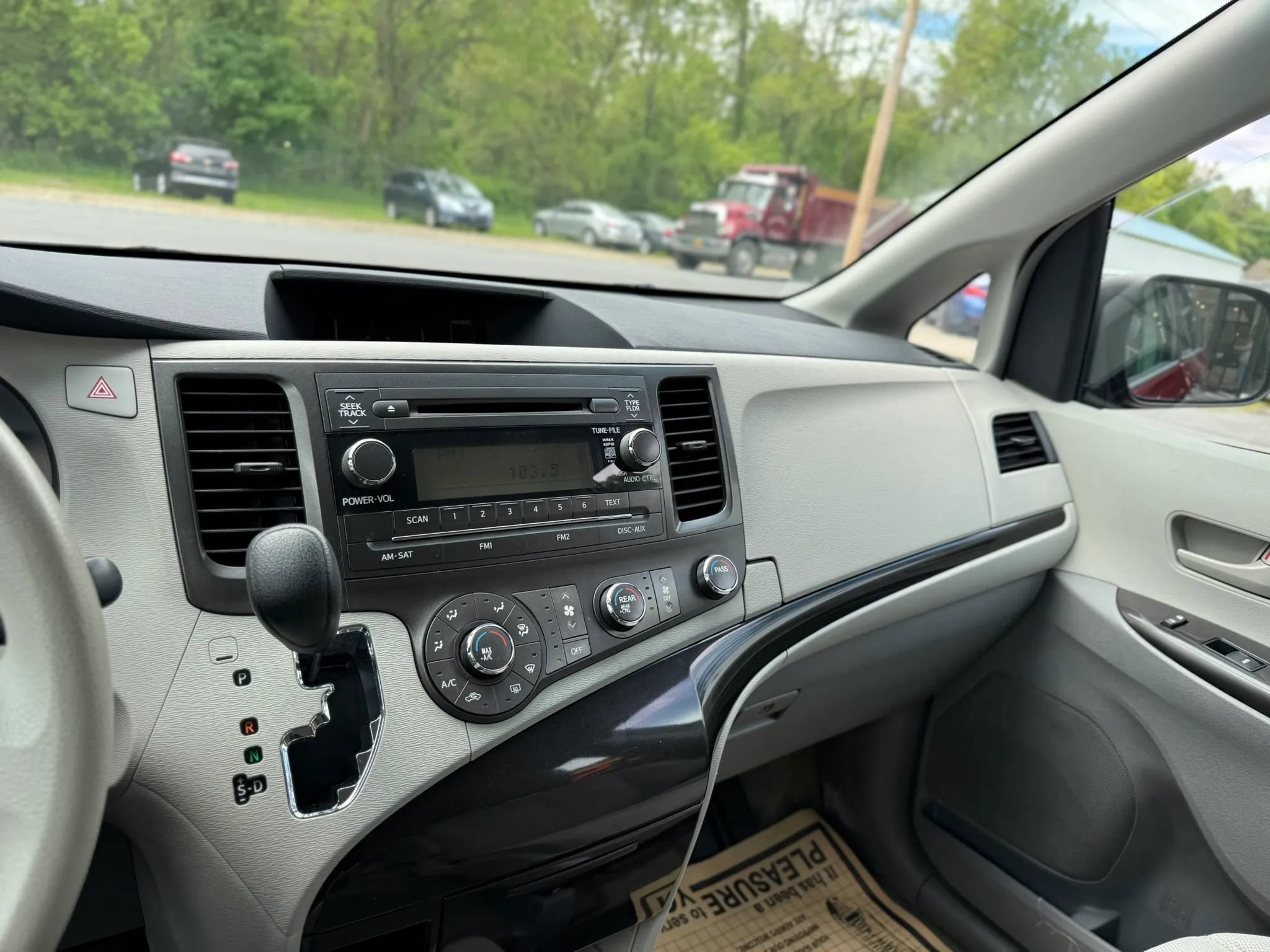 Used 2013 Toyota Sienna L FWD image 10