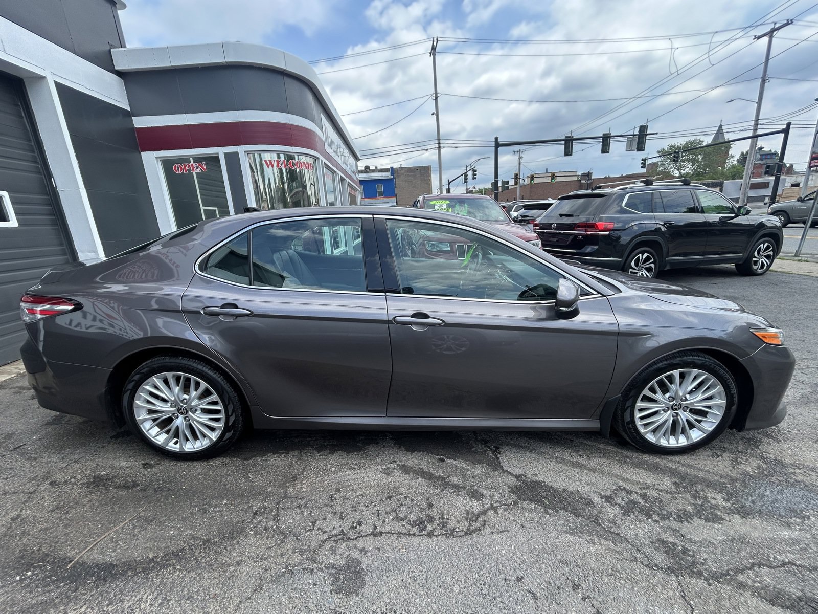 Used 2020 Toyota Camry XLE AWD/4WD image 4