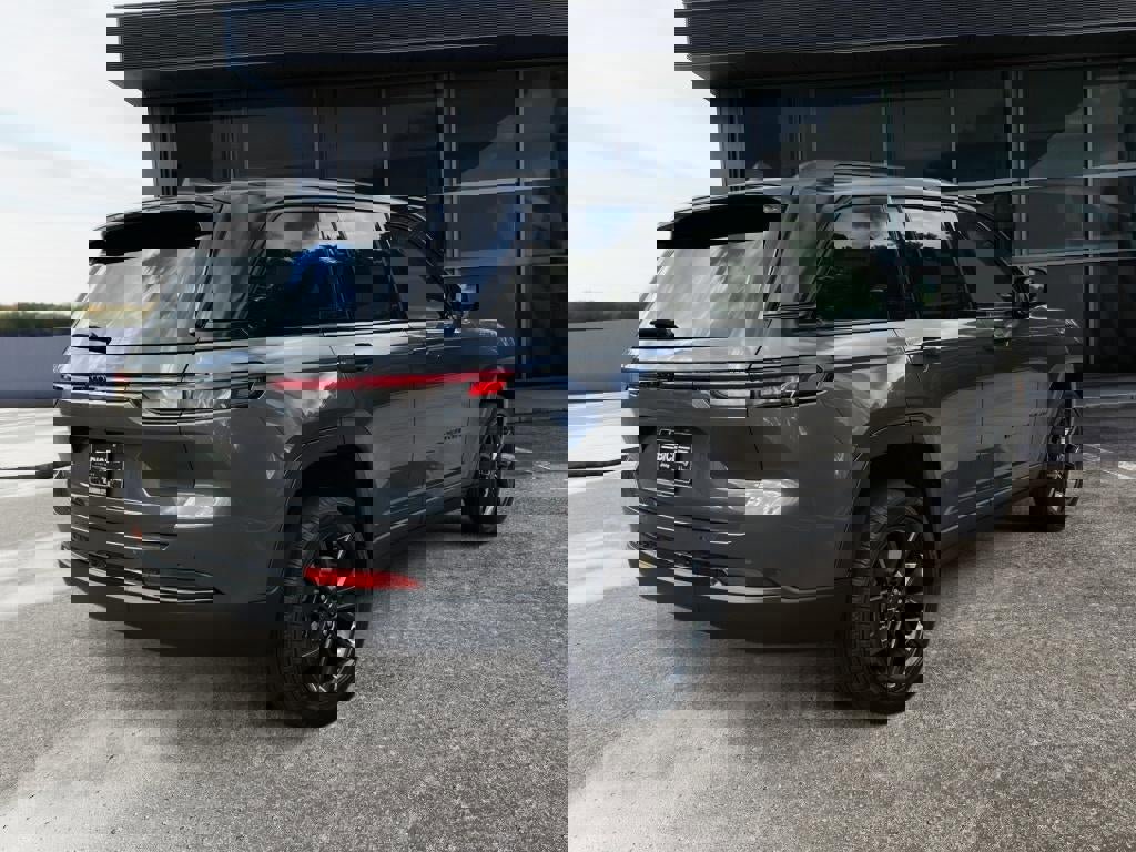 New 2025 Jeep Grand Cherokee Limited image 7