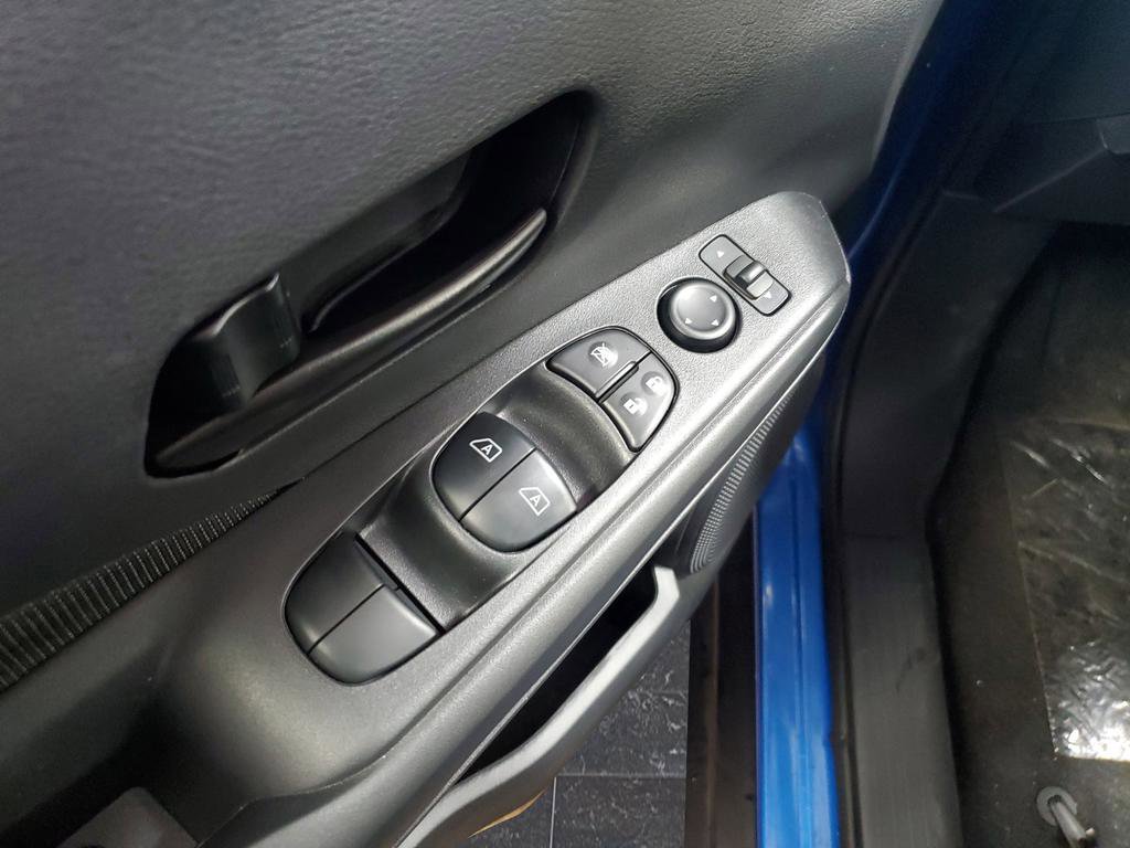 New 2025 Nissan Kicks Play S image 24