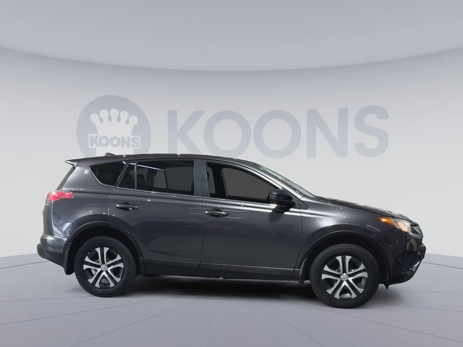 Used 2018 Toyota RAV4 LE image 4