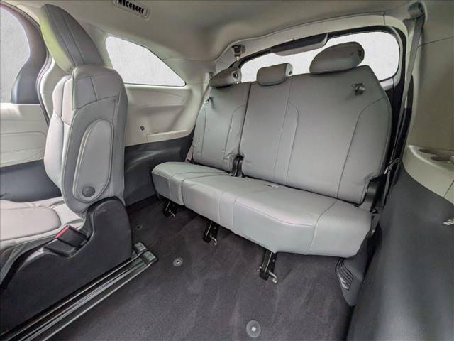 Certified 2022 Toyota Sienna XLE FWD image 19