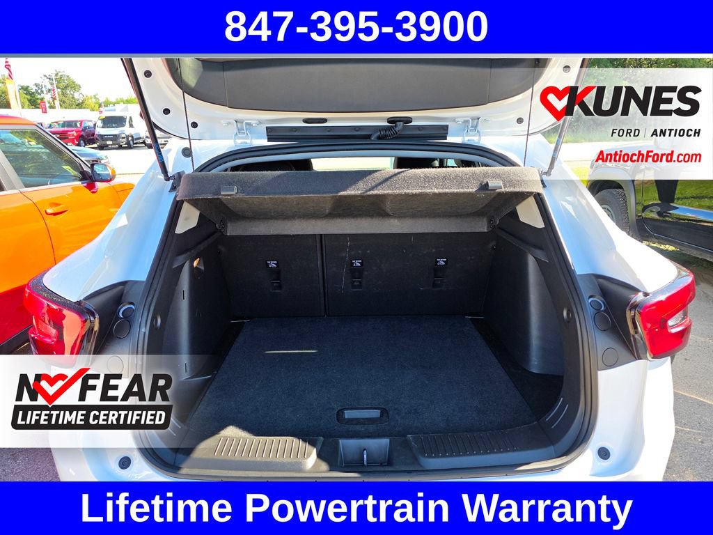 Used 2025 Chevrolet Trax LT FWD image 34