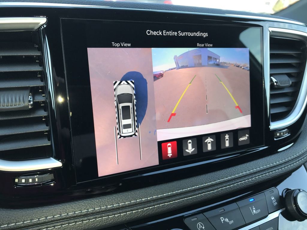 New 2026 Chrysler Pacifica Limited w/ Uconnect Theater Family Group FWD image 17