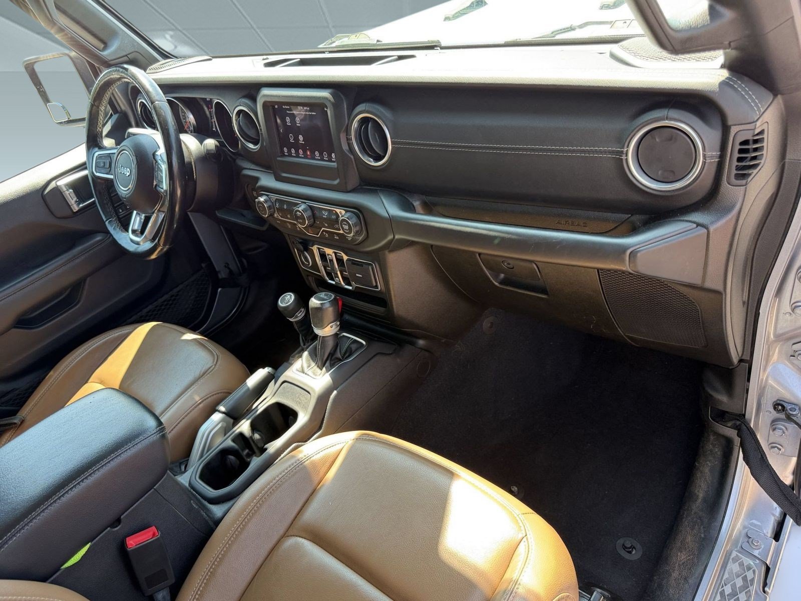 Used 2020 Jeep Gladiator Overland w/ Safety Group AWD/4WD image 30