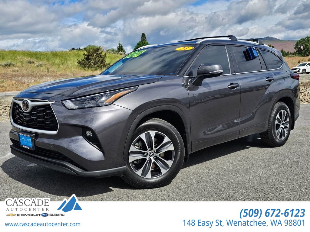 Used 2024 Toyota Highlander XLE AWD/4WD image 1