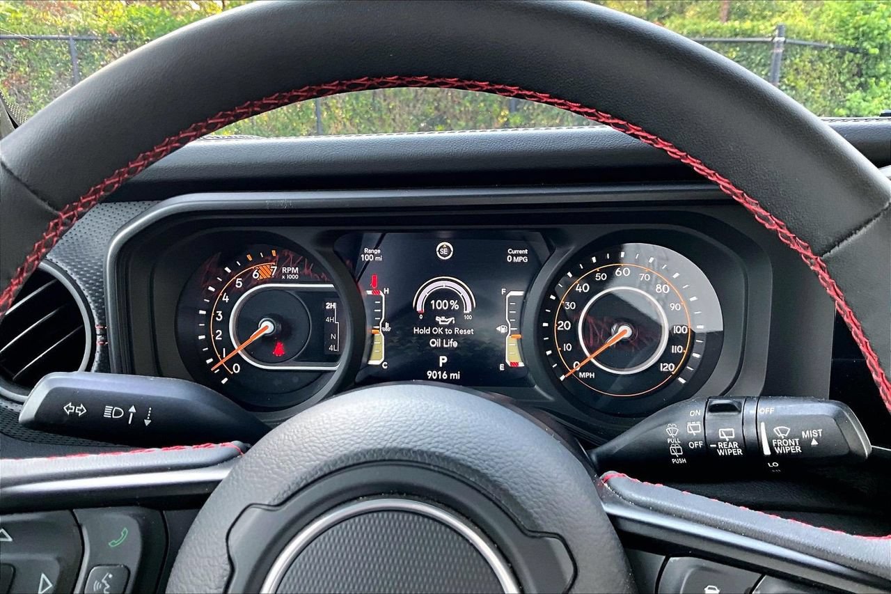 Used 2024 Jeep Wrangler Unlimited Rubicon w/ Technology Group AWD/4WD image 9