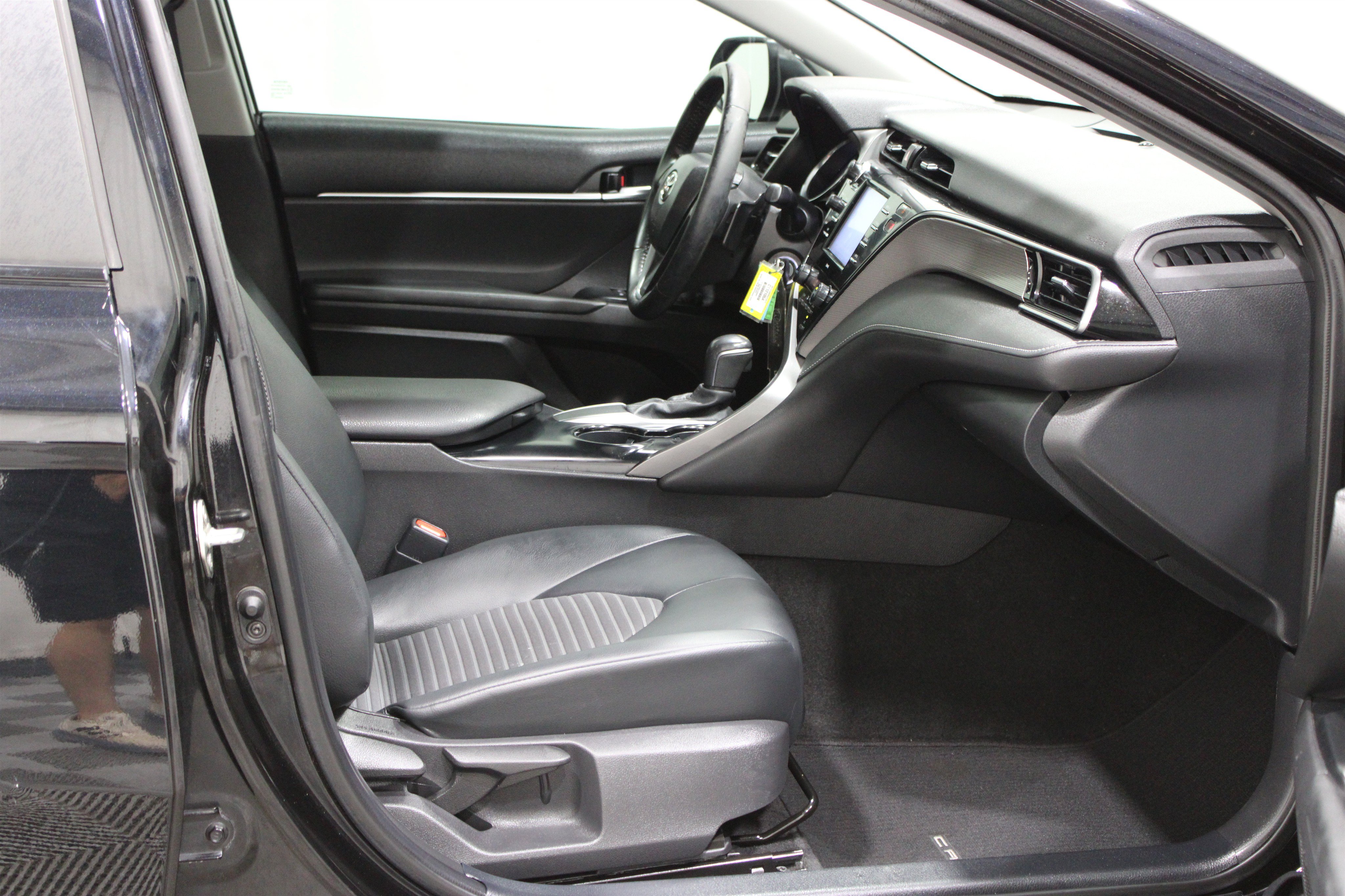 Used 2020 Toyota Camry SE w/ Protection Package (Q2) FWD image 24