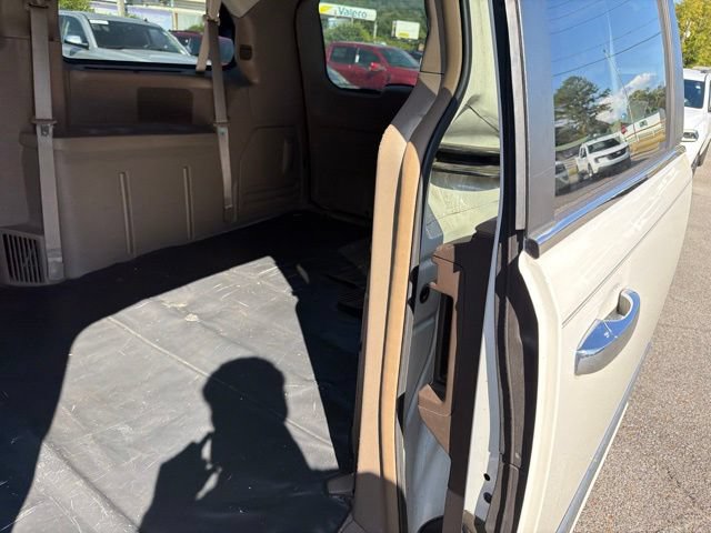 Used 2011 Chrysler Town & Country Limited FWD image 45