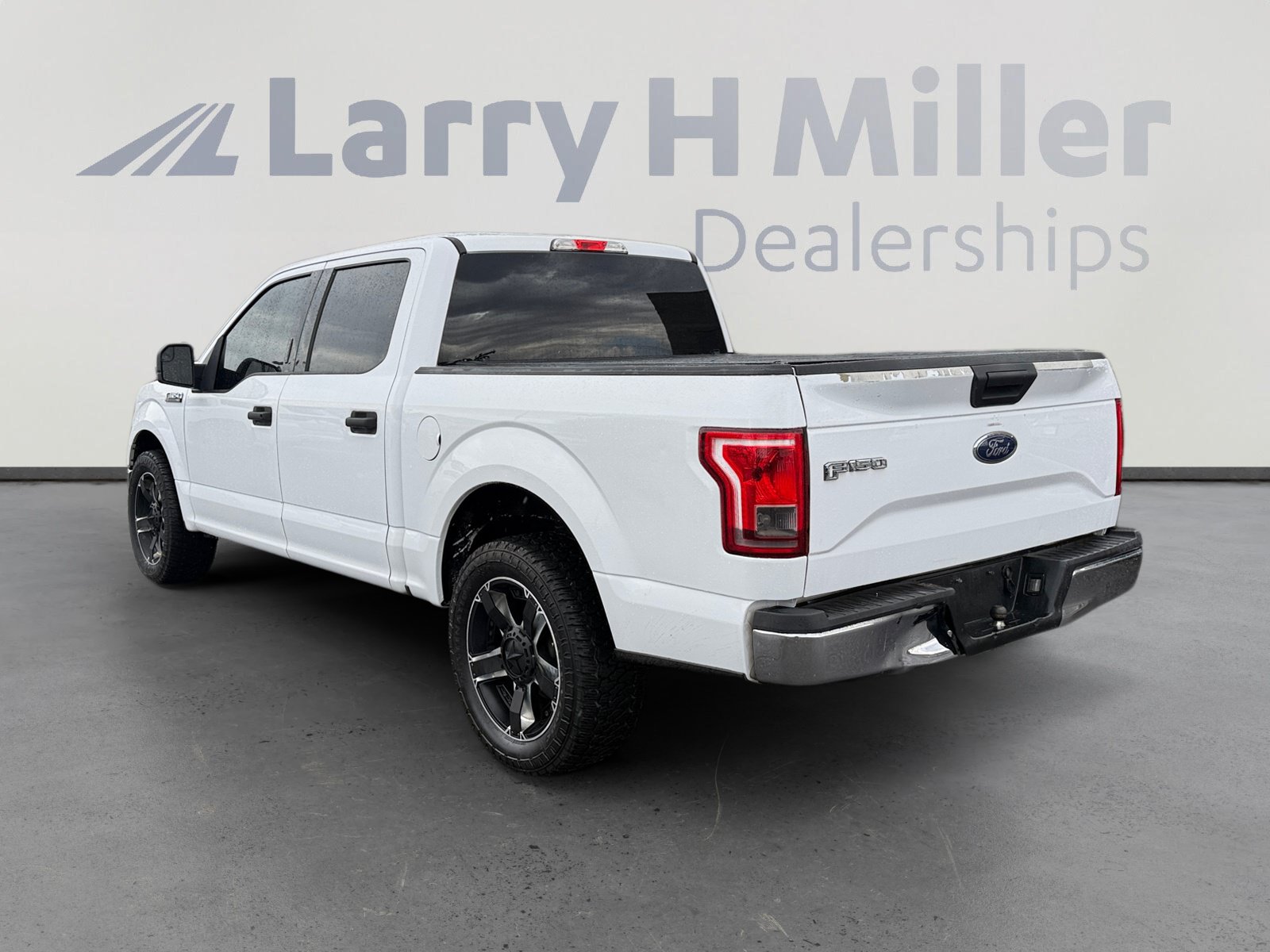 Used 2017 Ford F150 XLT RWD image 3