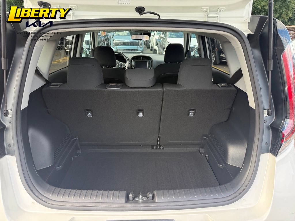 Used 2023 Kia Soul LX FWD image 11