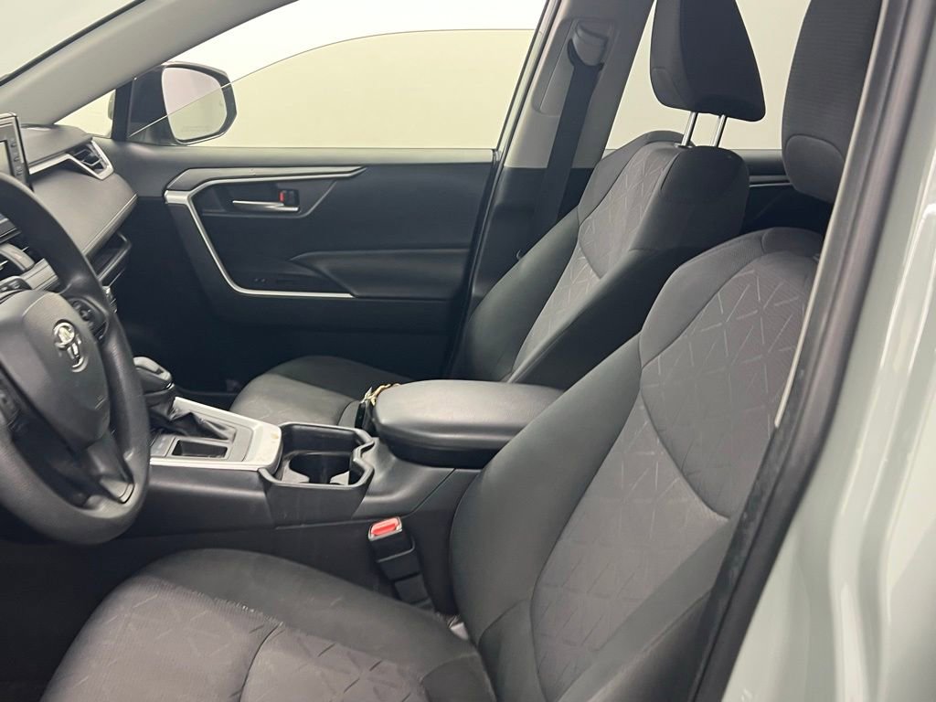 Used 2019 Toyota RAV4 XLE w/ Carpet Mat Package FWD image 9