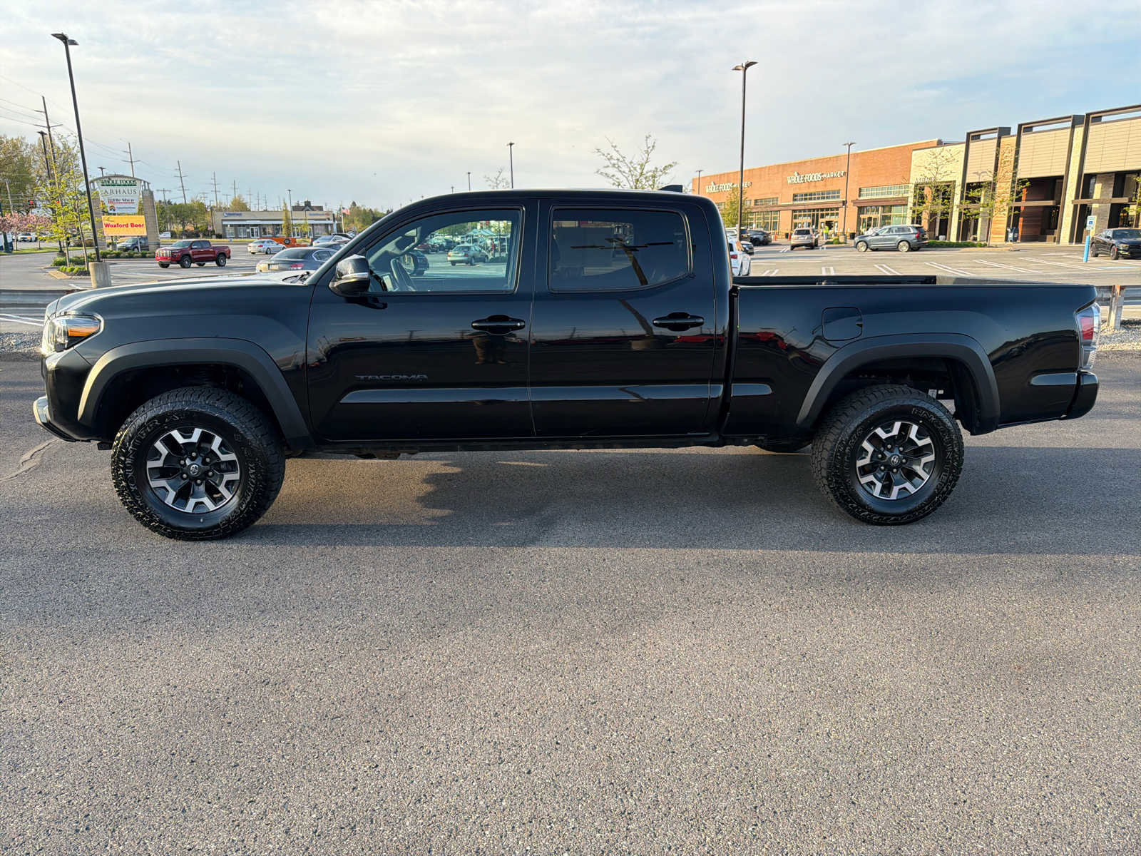 Used 2023 Toyota Tacoma TRD Off-Road w/ Technology Package AWD/4WD image 8