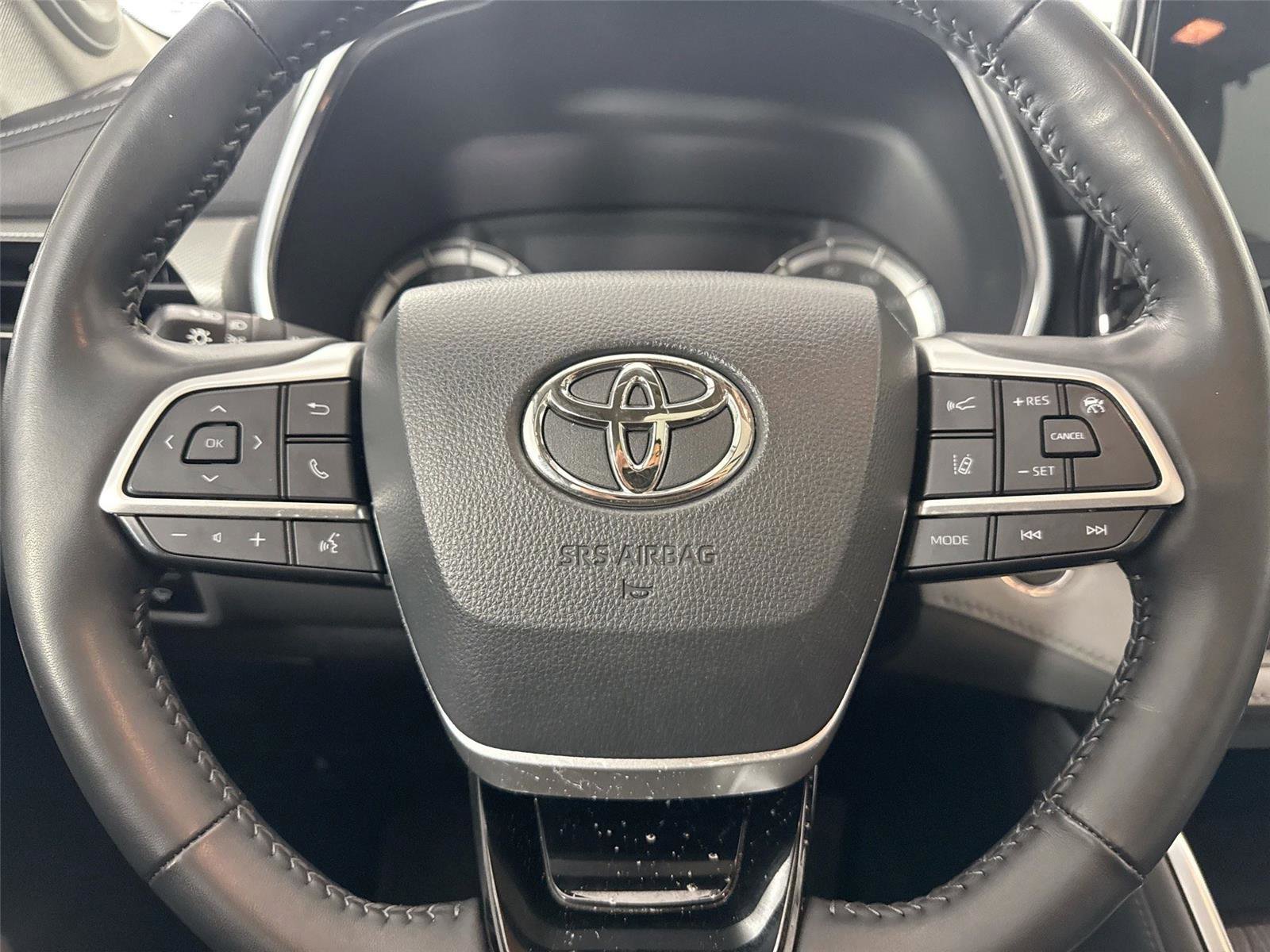 Used 2022 Toyota Highlander Platinum FWD image 17