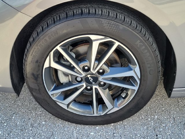 Certified 2024 Kia Forte LXS FWD image 5