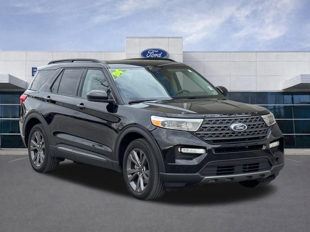 Used 2024 Ford Explorer XLT w/ Equipment Group 202A AWD/4WD image 2
