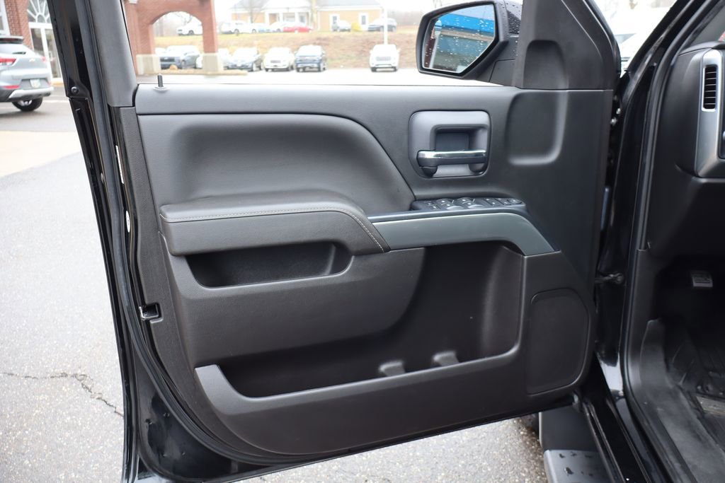 Used 2018 Chevrolet Silverado 1500 LT w/ All Star Edition image 9