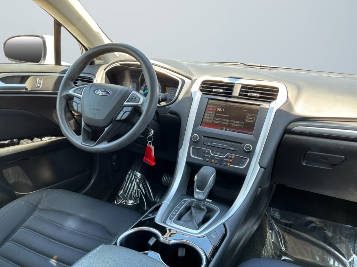 Used 2016 Ford Fusion SE FWD image 14