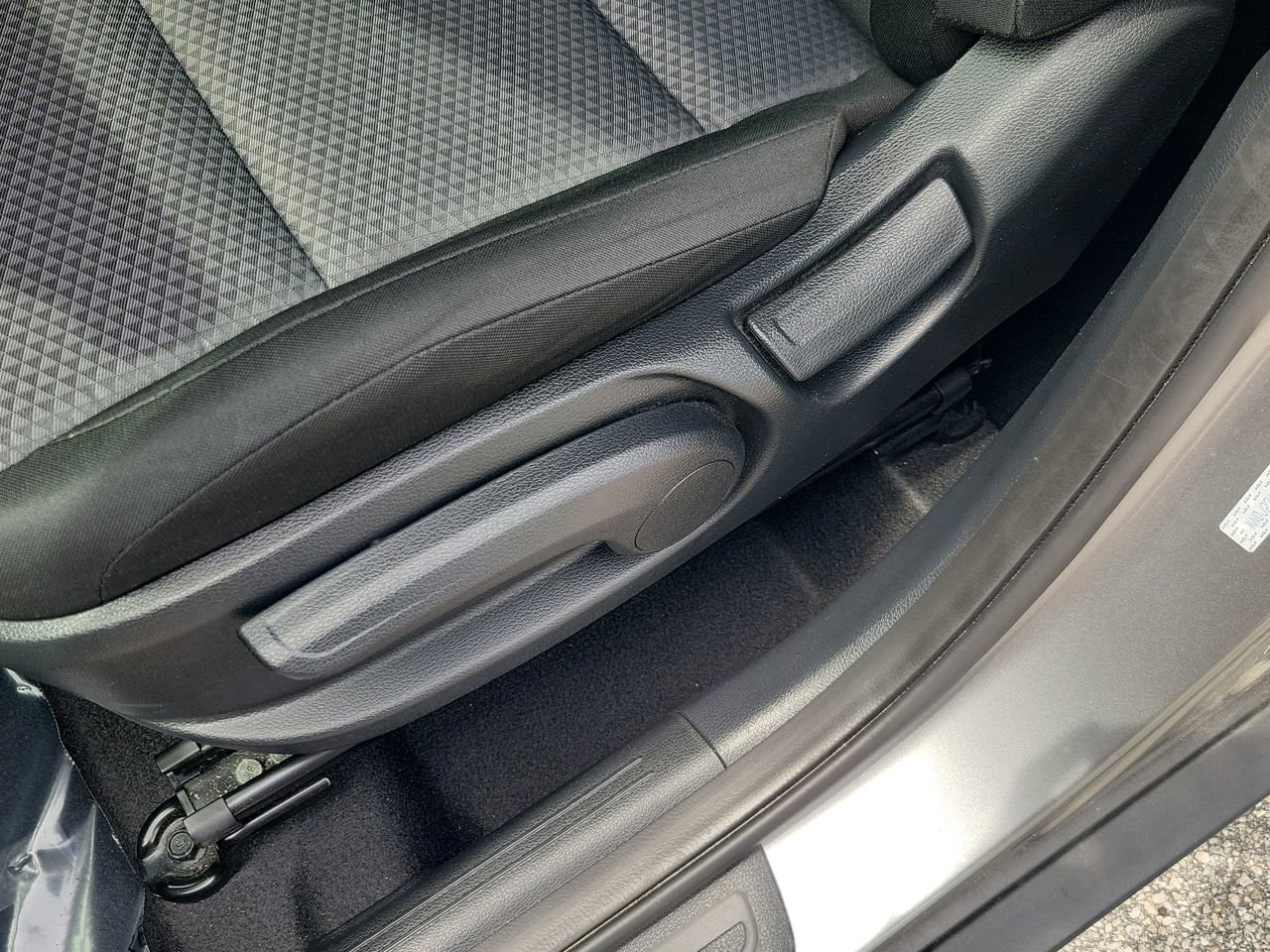 Used 2025 Kia Soul LX w/ LX Technology Package FWD image 16