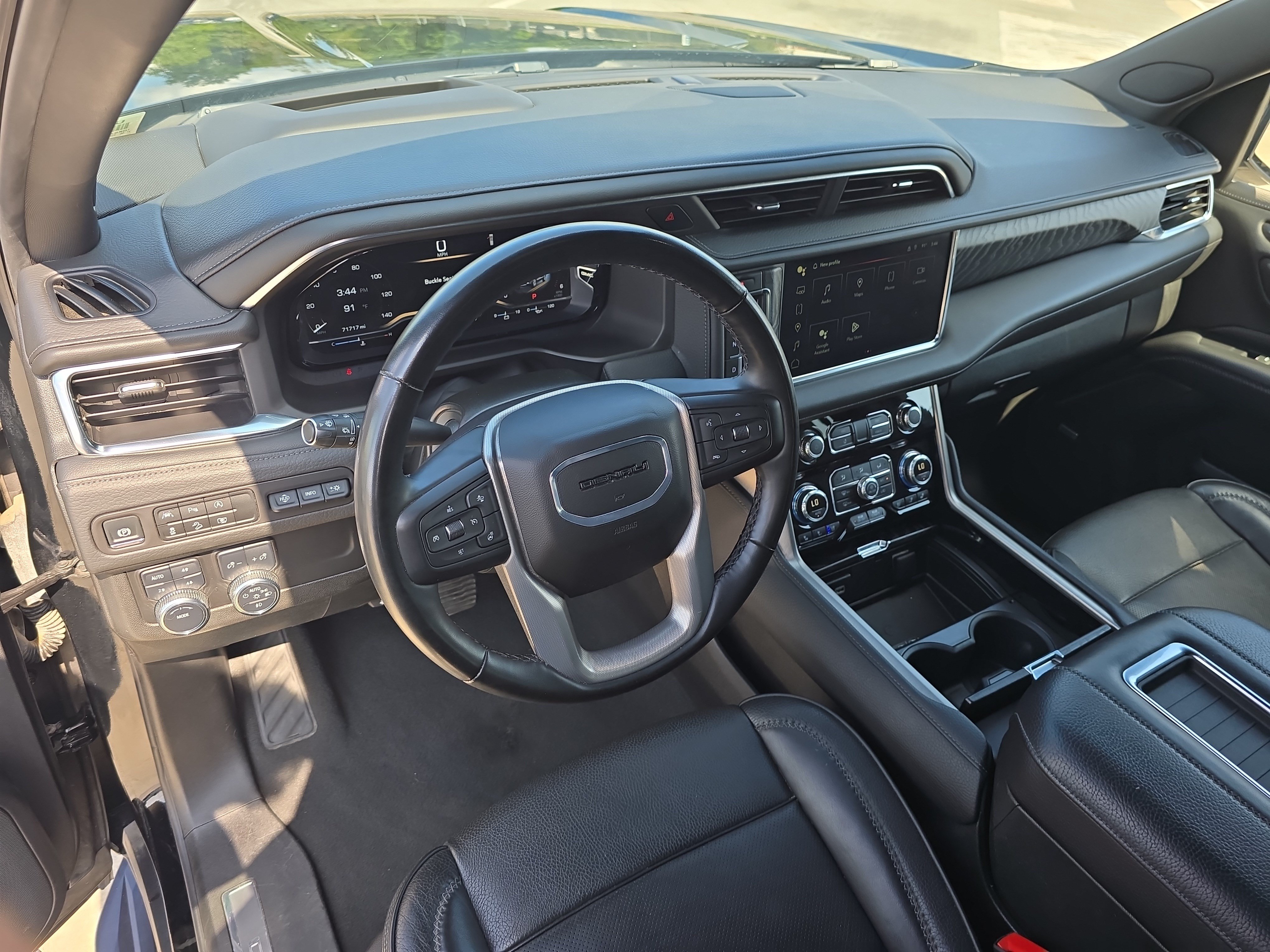 Used 2024 GMC Yukon Denali AWD/4WD image 17